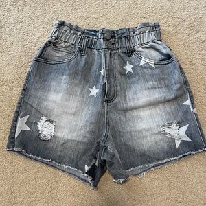 Easel star shorts